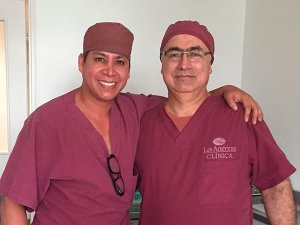 Dr. Gino Llosa con el Dr. Raúl Márquez Vanegas - Clínica Oncológica Las Américas - Medellín, Colombia 2015