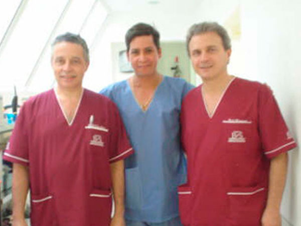 Dr. Gino Llosa con los Dres. Blugerman y Schávelzon - Clínica B&S- Argentina 2004 - 2005